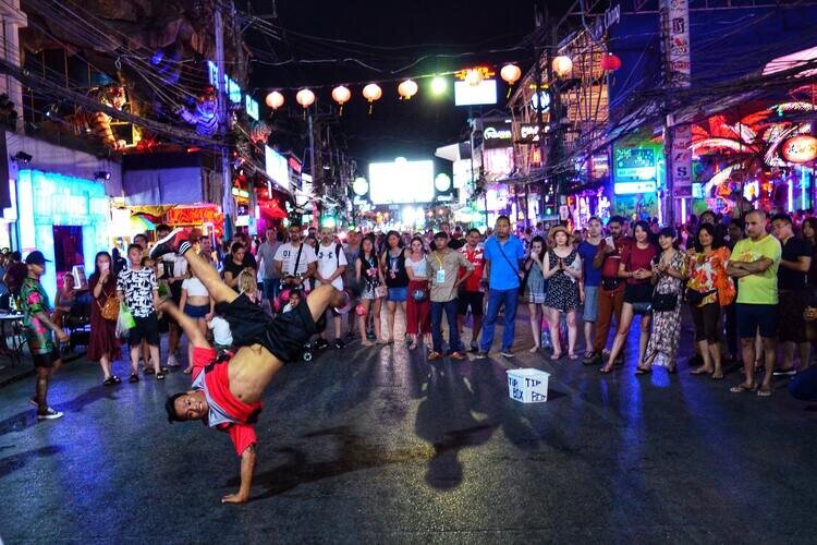 Strand-Flair im Vergleich: Lebhaftes Phuket vs. Besinnliches Samui