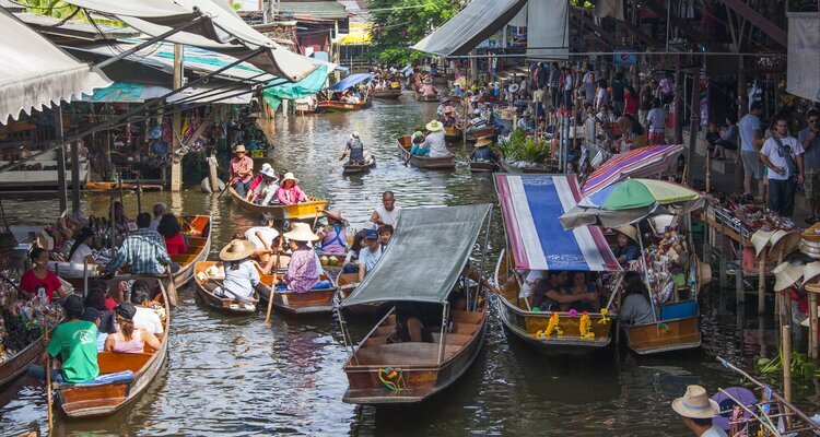 Damnoen-Saduak-Floating-Market